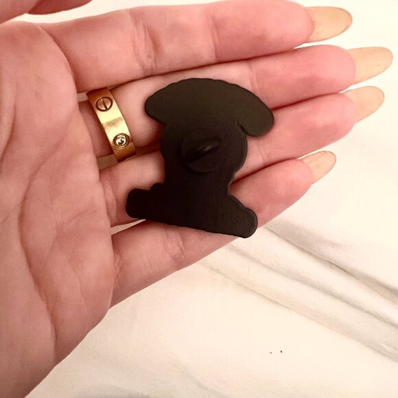 🧷GUESS WHAT? CHICKEN BUTT! Enamel Pin - Chicken/Humour/Fun/Gift/Quirky - Picture 4 of 4